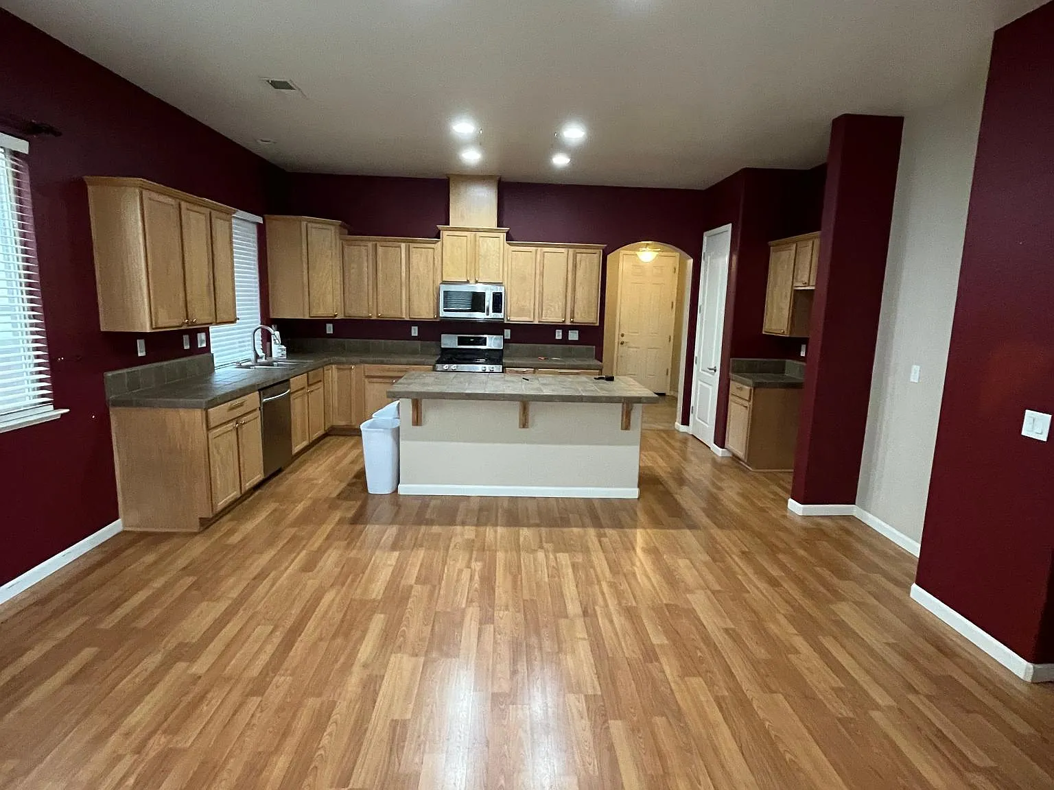 3 bed, 1447 sqft, $2,400 — Photo 2
