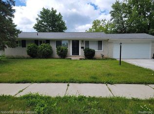 23154 King Dr, Clinton Township, MI 48035