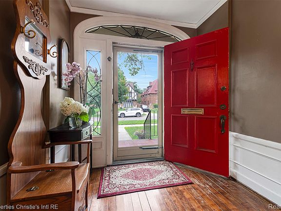 2nd image of 18417 Wildemere St