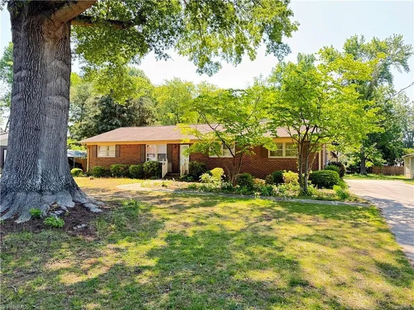 2710 Delaney Dr, Burlington, NC 27215