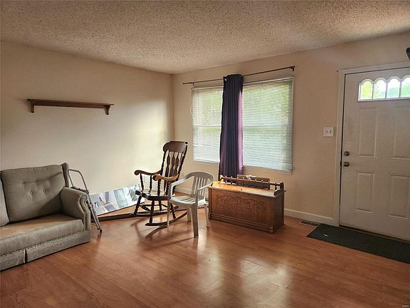 4th image of 27 Brittany Ct