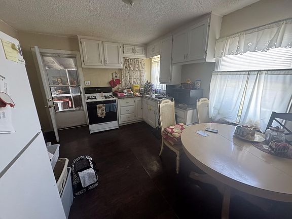 4th image of 307 39th St