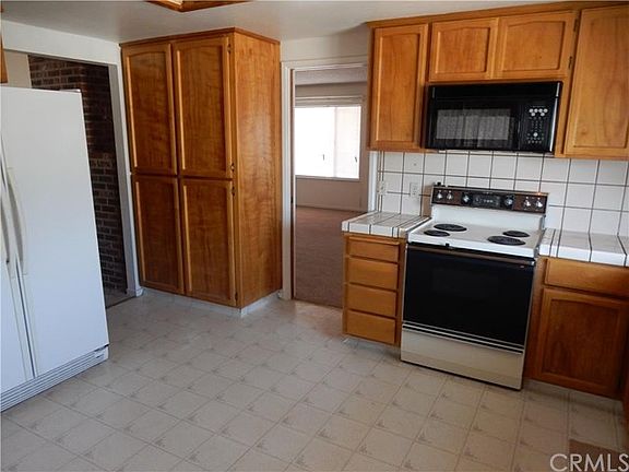 4th image of 3195 Larch Dr