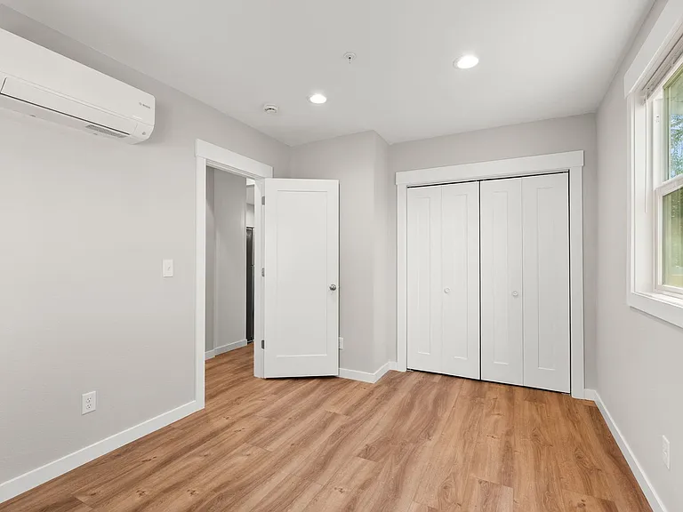 717 W Spofford Ave — Photo 12