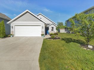 6530 Moss Lake Dr, Hudsonville, MI 49426