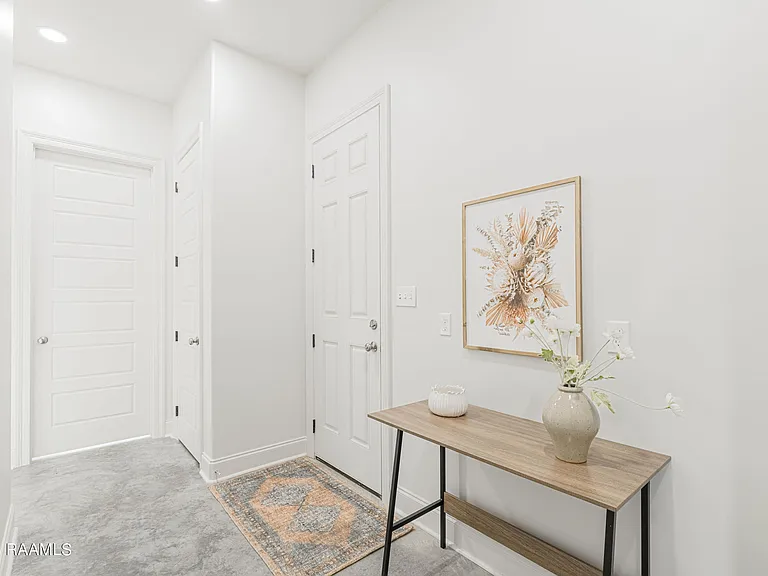 404 E Martial Ave — Photo 21