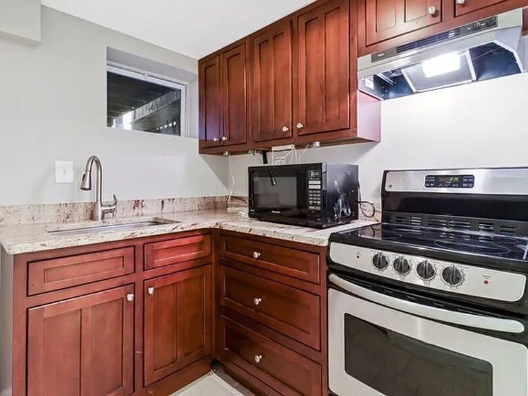 1358 Parkwood Pl NW — Photo 50