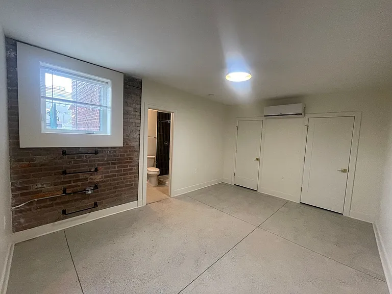 Sterling Apartments — Photo 36