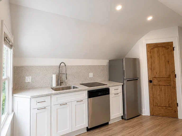 2785 Avondale Ave #3 — Photo 2