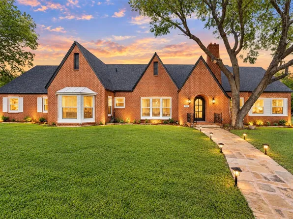 700 Jackson Ave, Mc Gregor, TX 76657