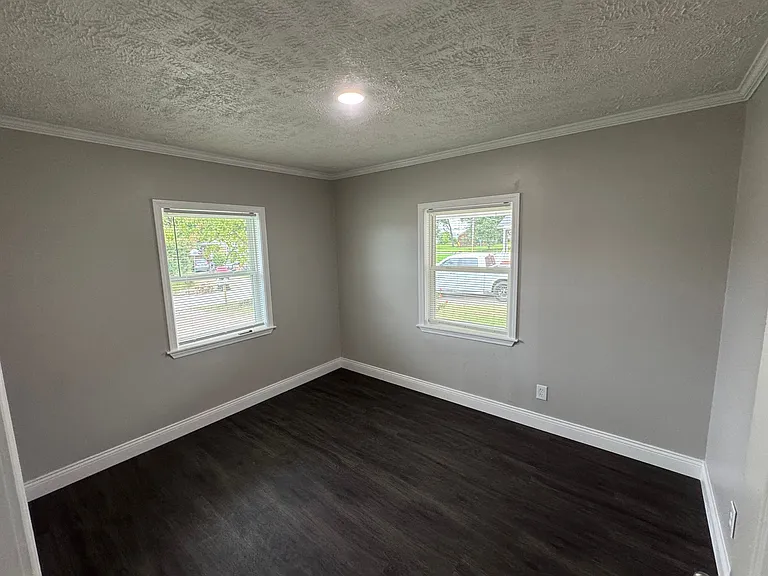 2422 Elliott St — Photo 5