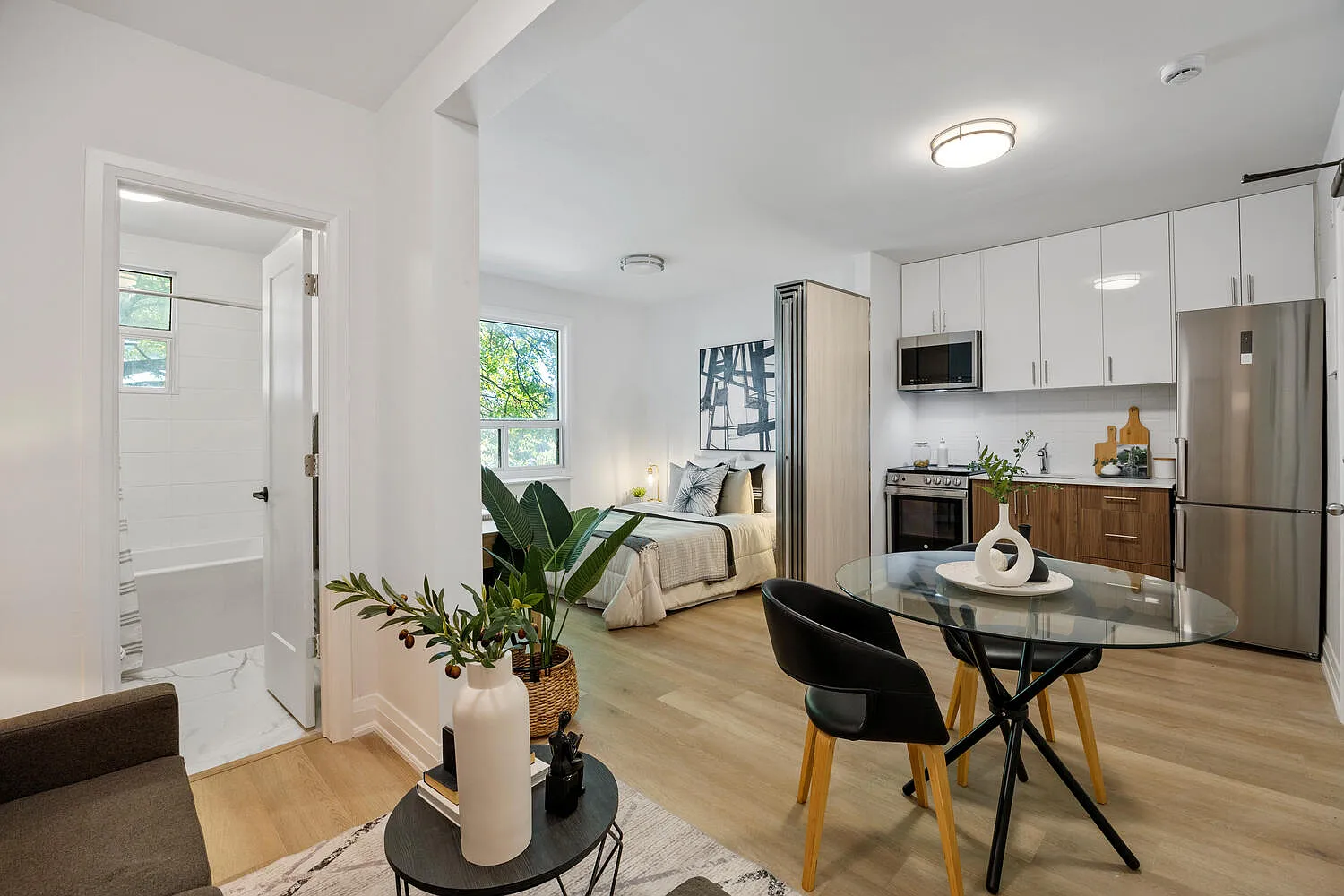 134 Carlton Street Toronto — Photo 2