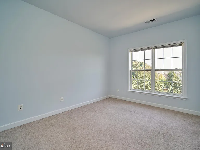 19147 Commonwealth Ter — Photo 19