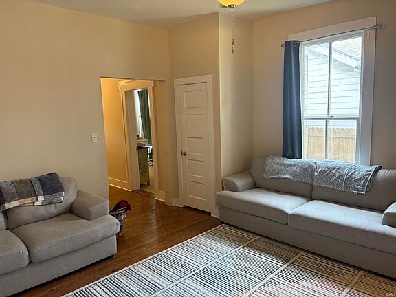 4th image of 812 N 8th St