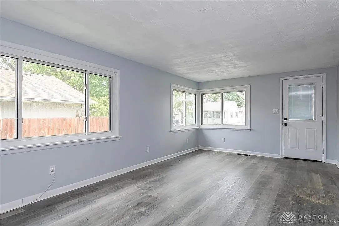 2 bed, 1.5 bath, $1,300 — Photo 2