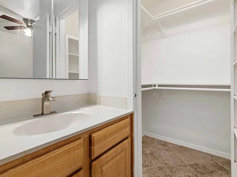 2110 Kinney Ave — Photo 14