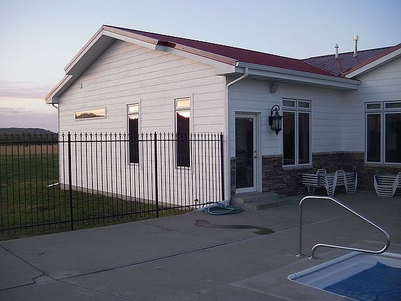 5th image of 325 Three Wolf Rd