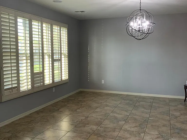2219 E Wisteria Dr — Photo 4