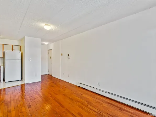 147-45 Barclay Avenue image 2 of 14