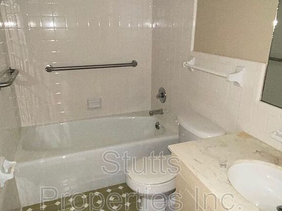 4th image of 1975 Darby Dr Unit B-7