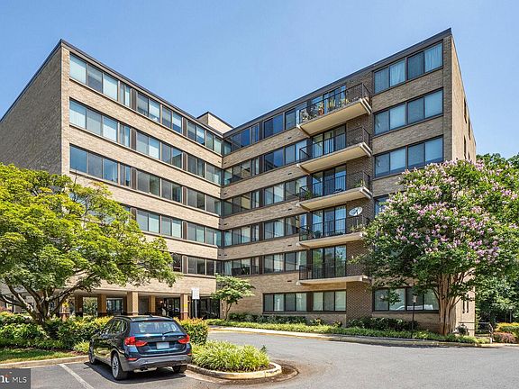 2nd image of 600 Roosevelt Blvd APT 510