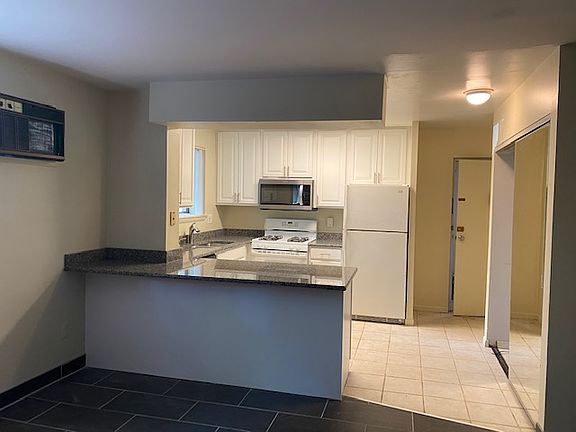 3rd image of 829 Brown St APT 2