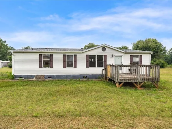 9340 Pearl Dr, Rural Hall, NC 27045