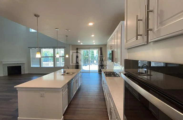 928 Gilpin Cir — Photo 5