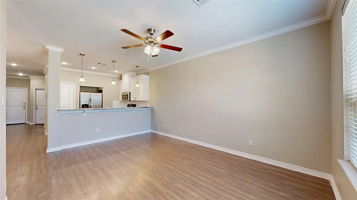 3 bed, 3.5 bath, 1649 sqft, $1,500 — Photo 3