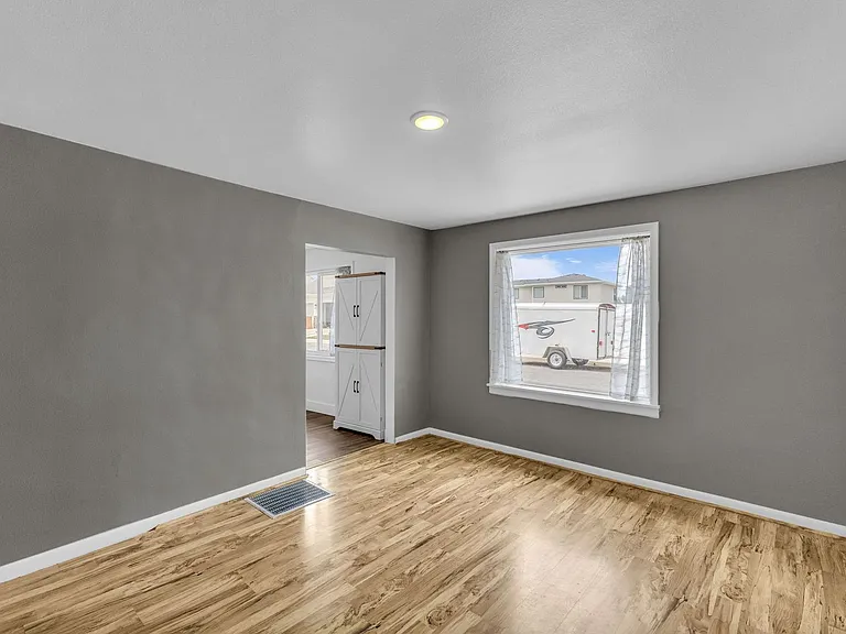 6582 S Jefferson St — Photo 7
