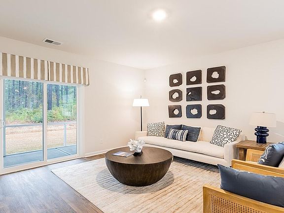 4th image of 533 Lake Ridge Blvd
