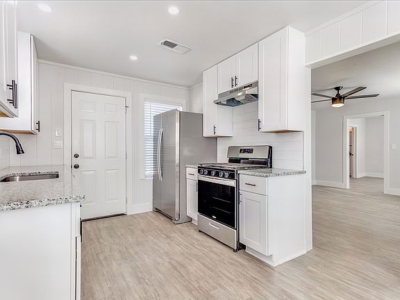 4th image of 1109 W Avenue A