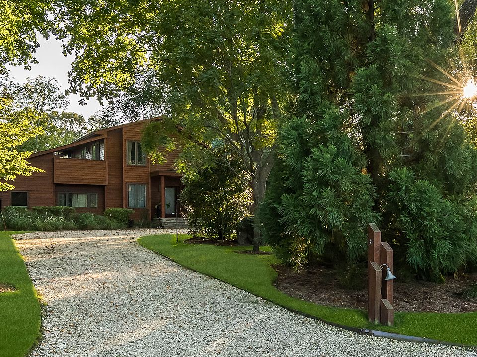 1st image of 8 N Harbor Dr