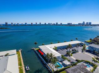100 Lehane Ter APT 12, North Palm Beach, FL 33408