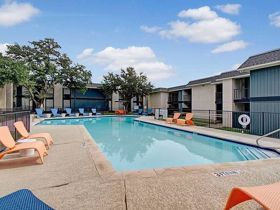 2nd image of 2912 Phoenix Dr #1113