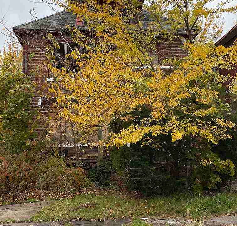 3254 W Euclid