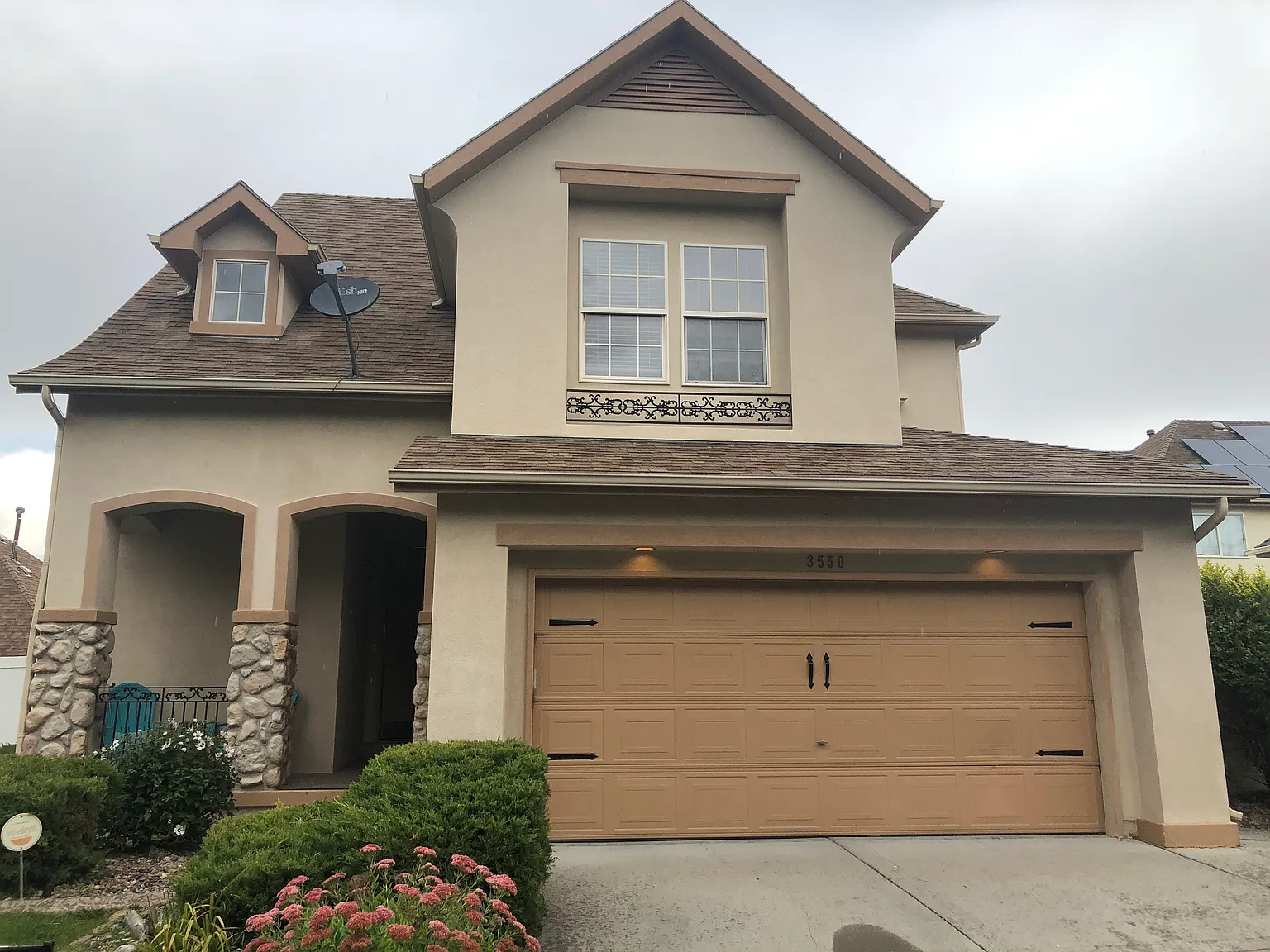 4 bed, 2.5 bath, 2107 sqft, $2,295 — Photo 1