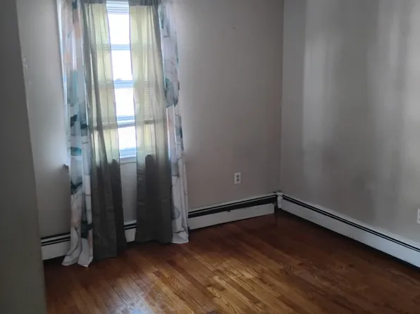 435 W Main St, Pen Argyl, PA