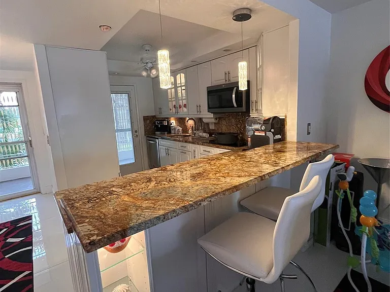 400 Golden Isles Dr #20 — Photo 5
