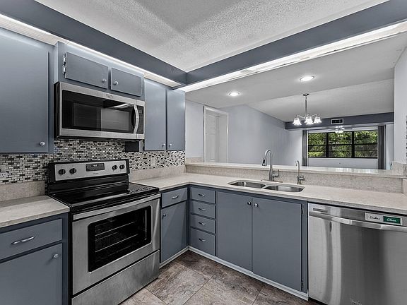 5th image of 6097 Balboa Circle #202