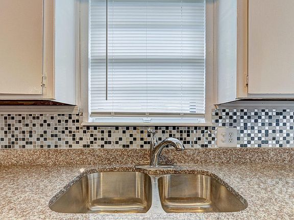 4th image of 347 W Cedar Dr