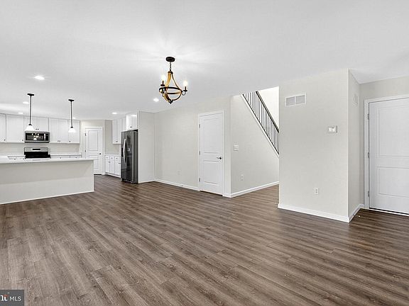 4th image of 42 Glenoak Ct