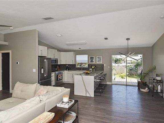 3rd image of 9135 Cypress Dr S