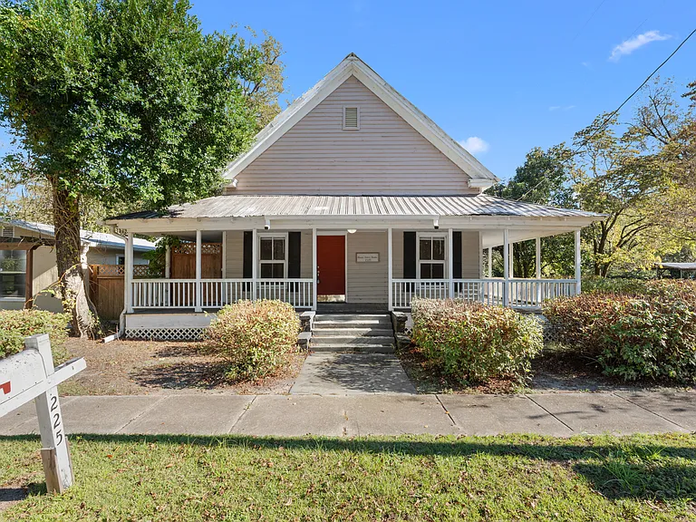 225 Oliver Hwy — Photo 1