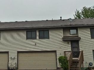 8 Oak Leaf Ln, Circle Pines, MN 55014