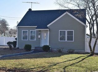 16 Booth St, Central Islip, NY 11722
