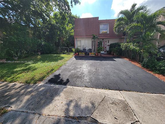 2nd image of 306 Sunshine Dr