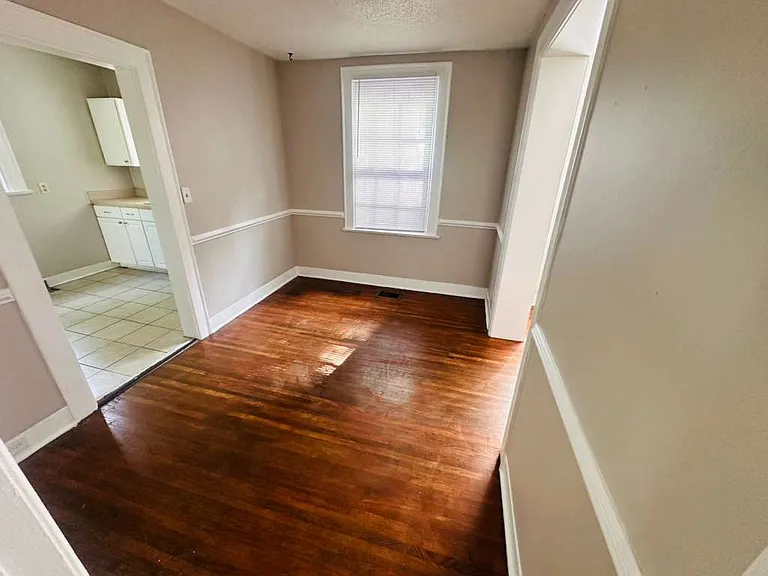 2331 Glendale Ave — Photo 7