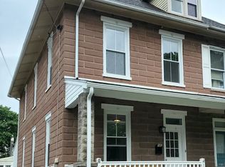 102 E Market St, Lititz, PA 17543