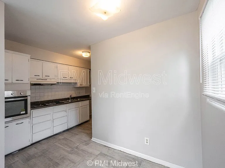 5820 Grandview Dr — Photo 8